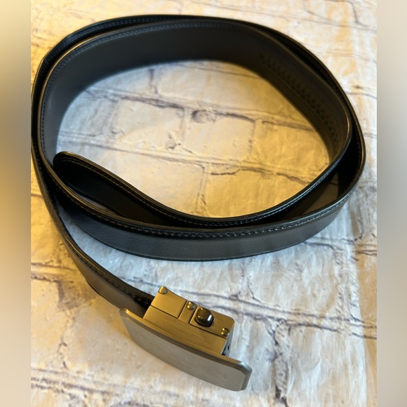 JOSEPH ELLIOTT MENS BLACK GENUINE LEATHER GOLF BELT GRAND HOTEL BUCKLE - Picture 2 of 10